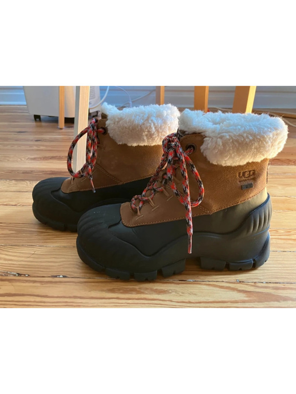 UGG Womens 7.5 Waterproof Snow Boots Chestnut Suede Shearling Duck Boot Winter